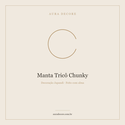 Manta Tricô Chunky Off White — Textura que Todo Sofá Merece | Aura Decore
